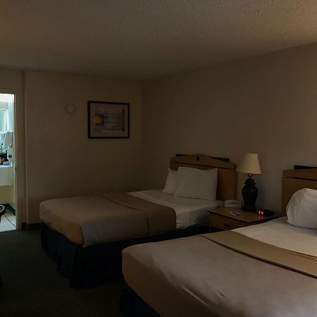 Quality Inn Tampa Lake Magdalene Exterior foto