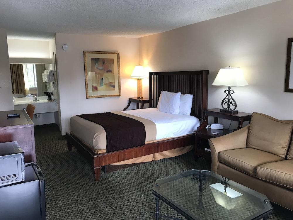 Quality Inn Tampa Lake Magdalene Exterior foto