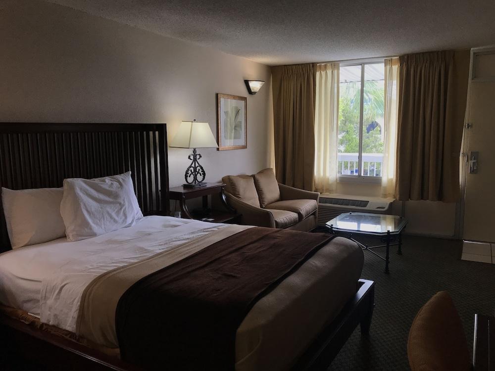 Quality Inn Tampa Lake Magdalene Exterior foto