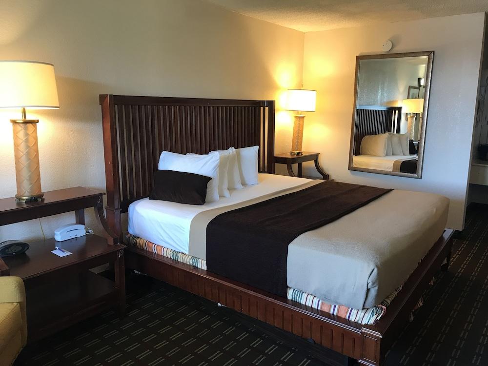 Quality Inn Tampa Lake Magdalene Exterior foto