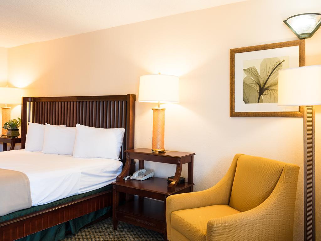 Quality Inn Tampa Lake Magdalene Exterior foto