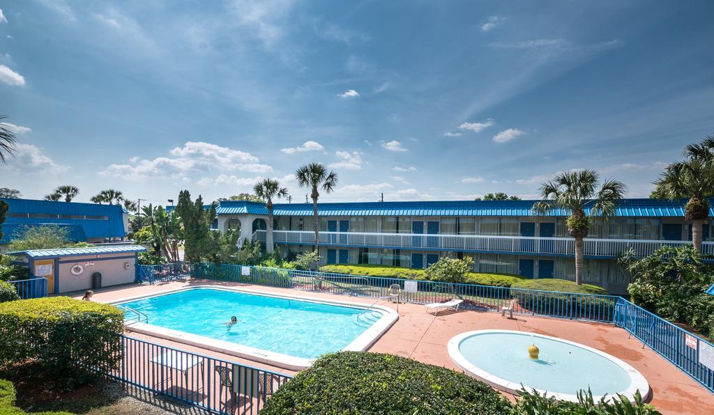 Quality Inn Tampa Lake Magdalene Exterior foto