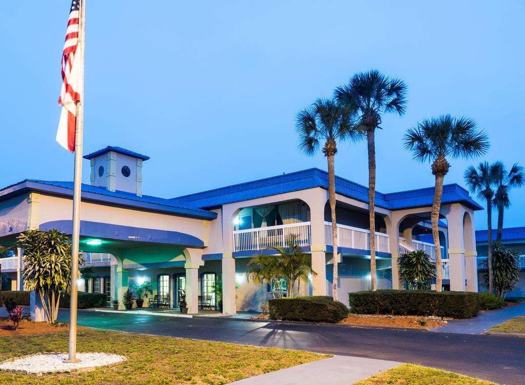 Quality Inn Tampa Lake Magdalene Exterior foto